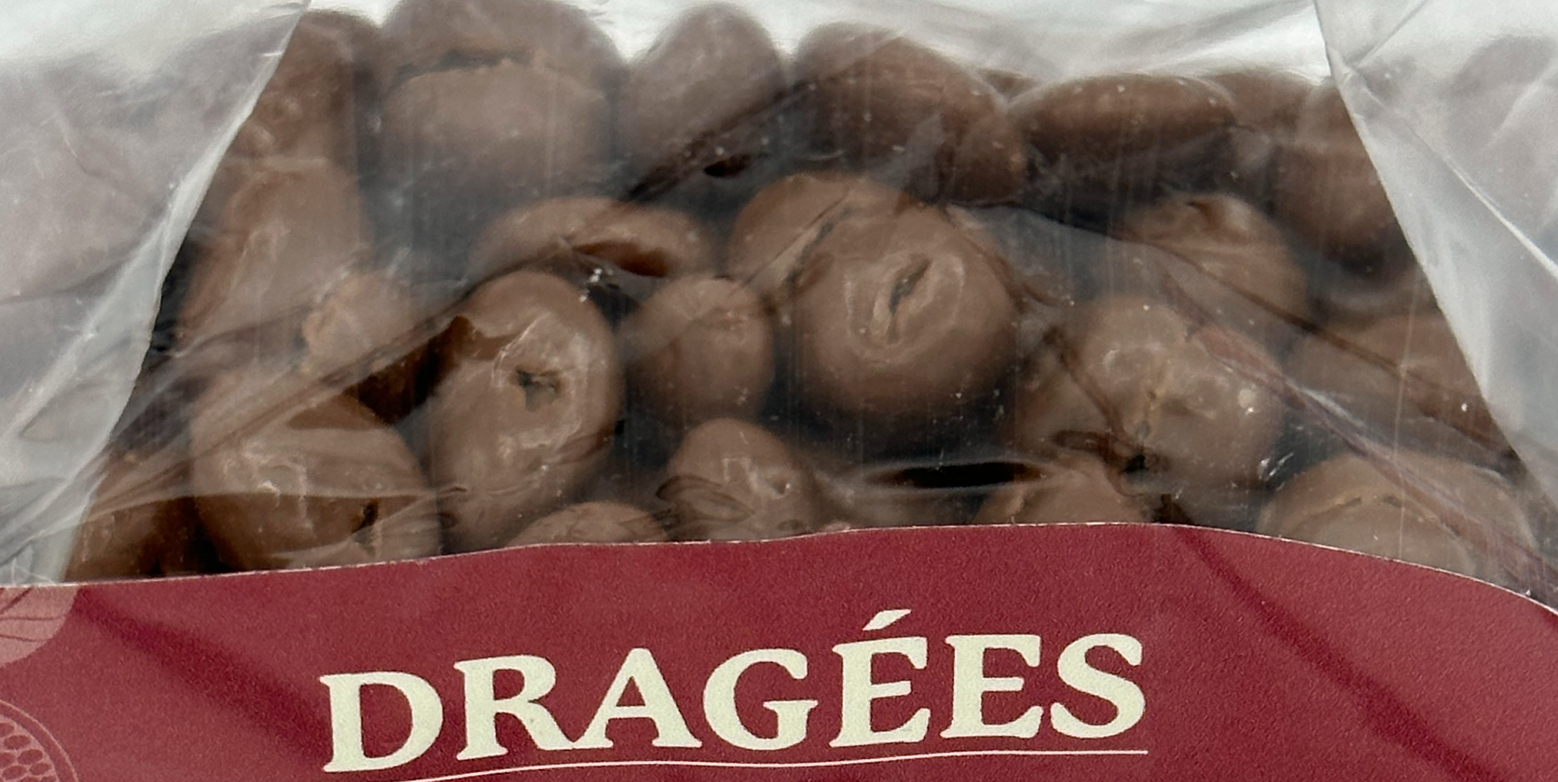 Grapes and chocolate Dragées