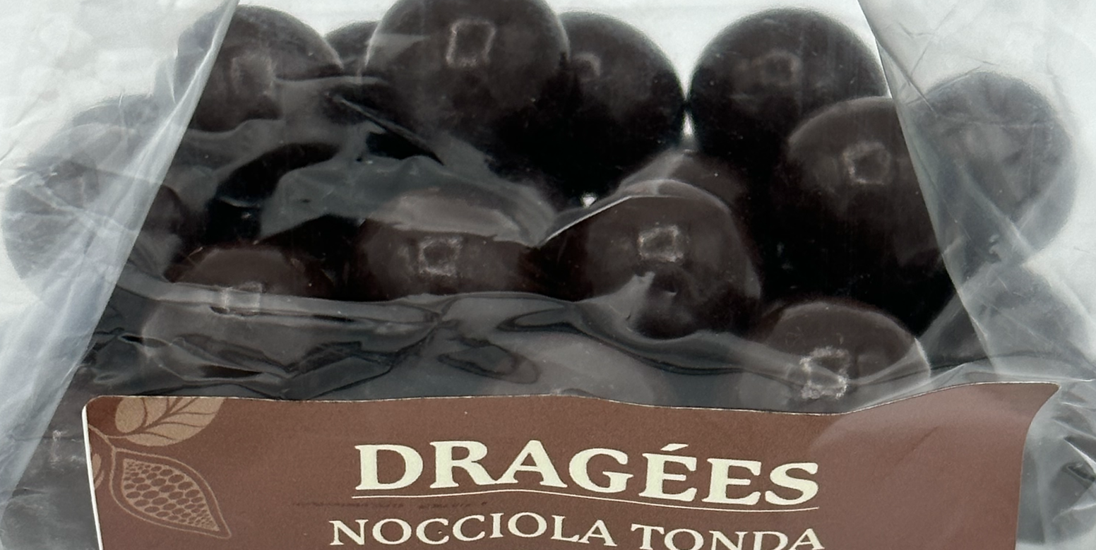 Hazelnuts and black chocolate Dragées