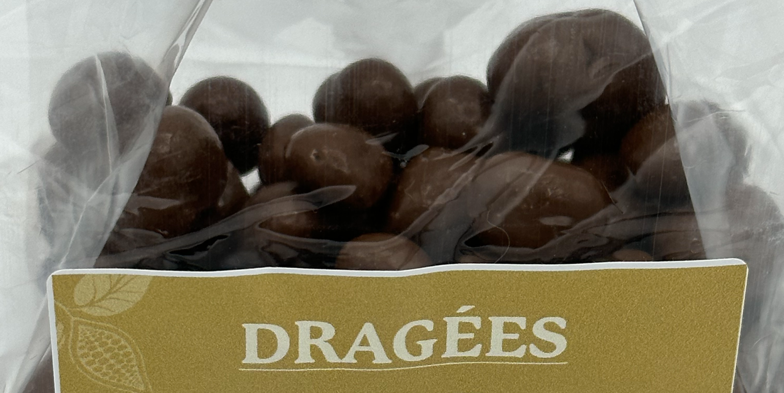 Lemon and black chocolate Dragées