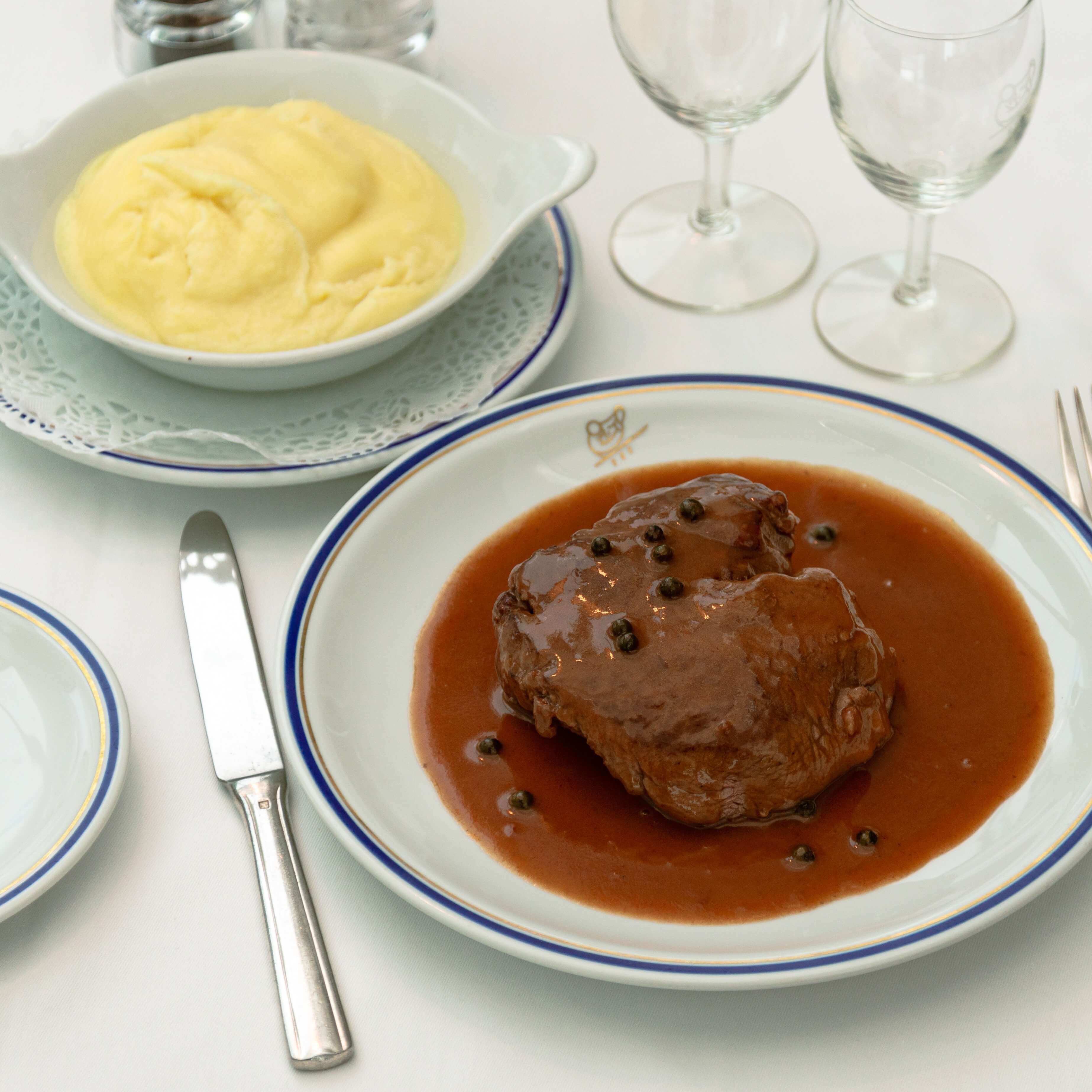 Filet de boeuf, sauce au poivre vert, salade mixte - Cipriani | Livraison Gastronomie Italienne à Monaco