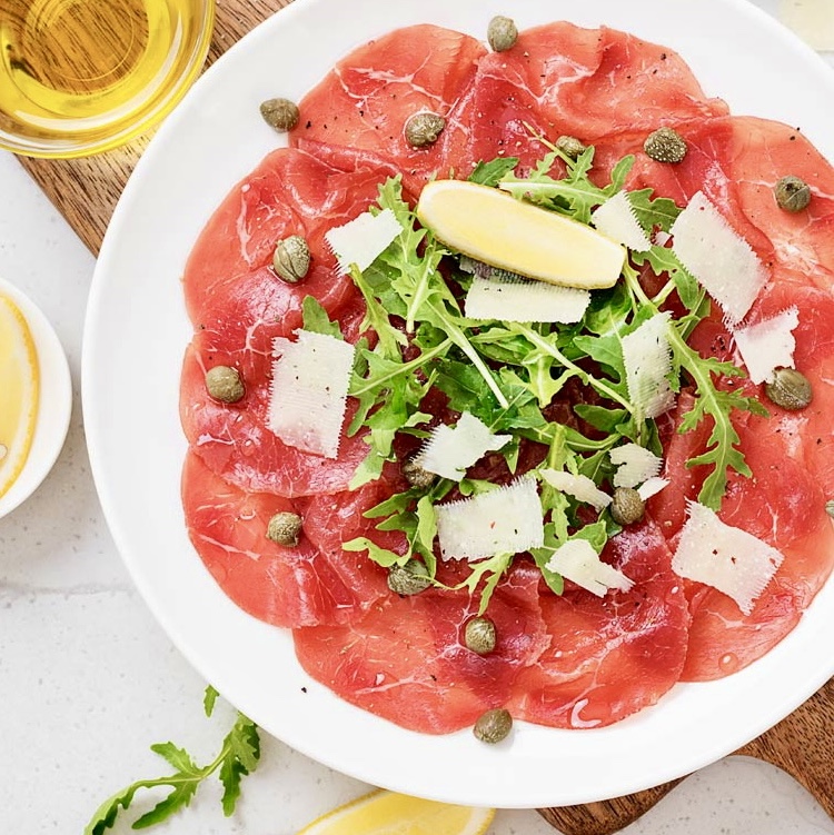 Beef carpaccio with parmesan and arugola - Bubble Bar