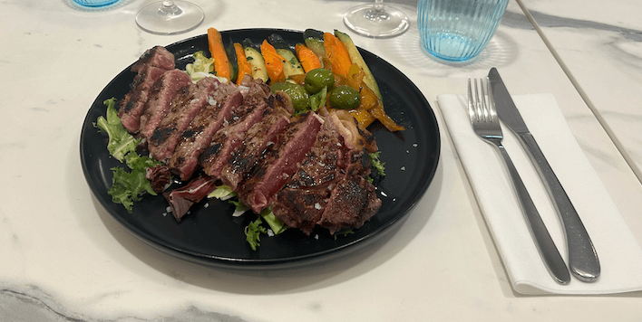 Beef tagliata with vegetables