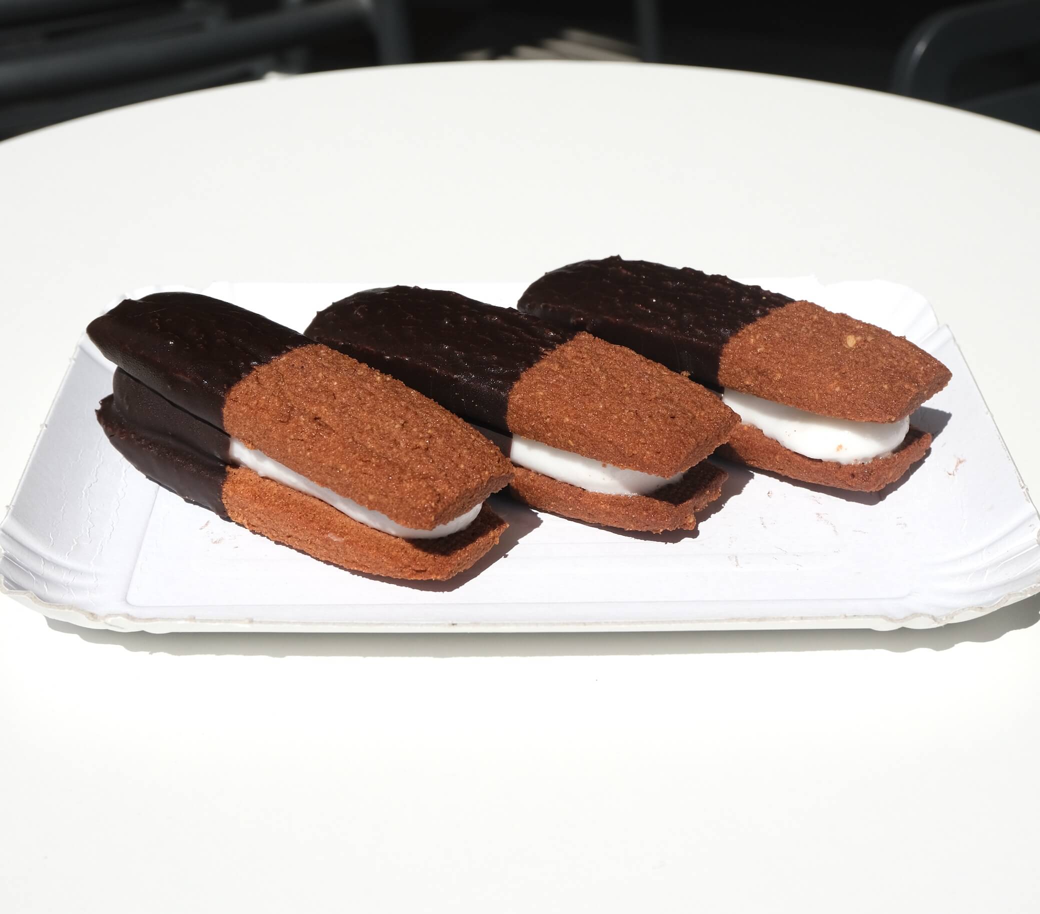 Box of 3 biscuits Chocolate Coconut - Santo Gelato | Gelato & Ice Cream Delivery in Monaco, Cap-d'Ail & Beausoleil
