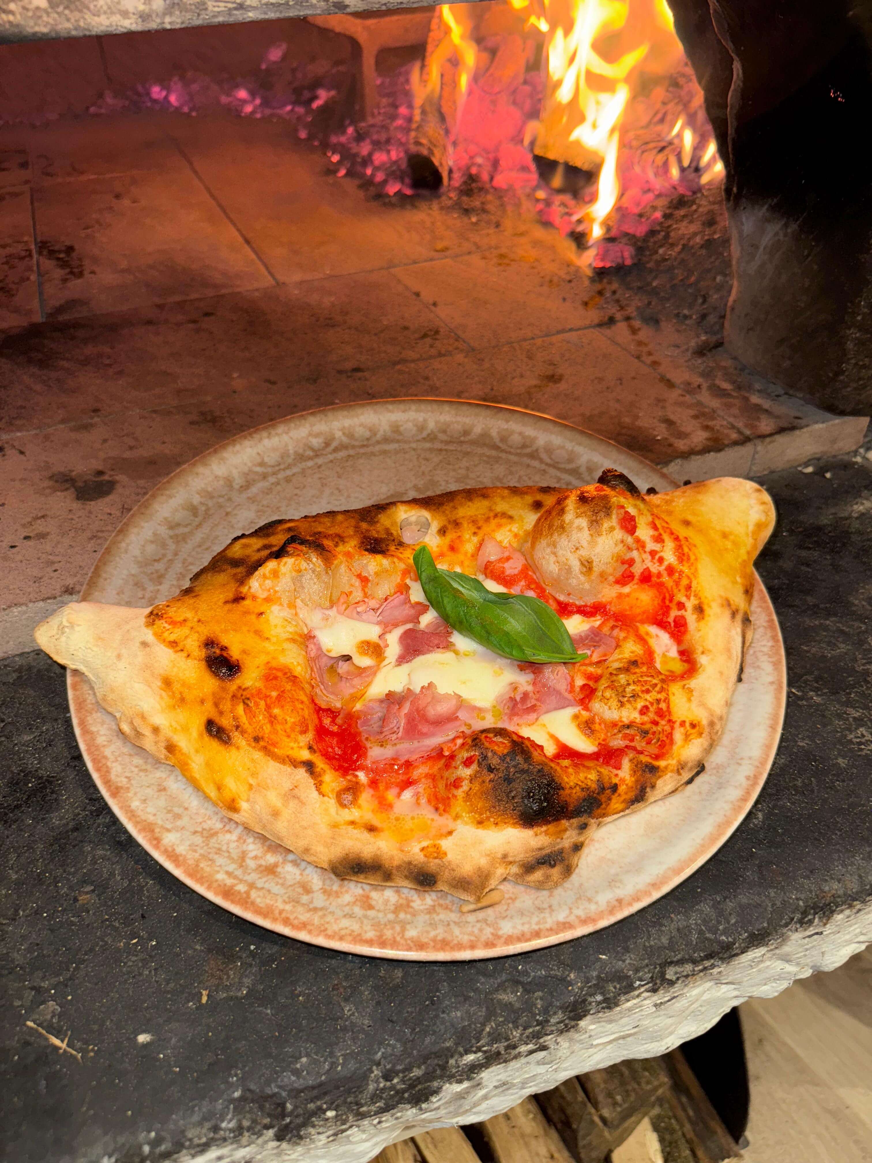 Calzone - Pizzeria Monégasque by Mimmo Delivery Monaco | Mr Room Service