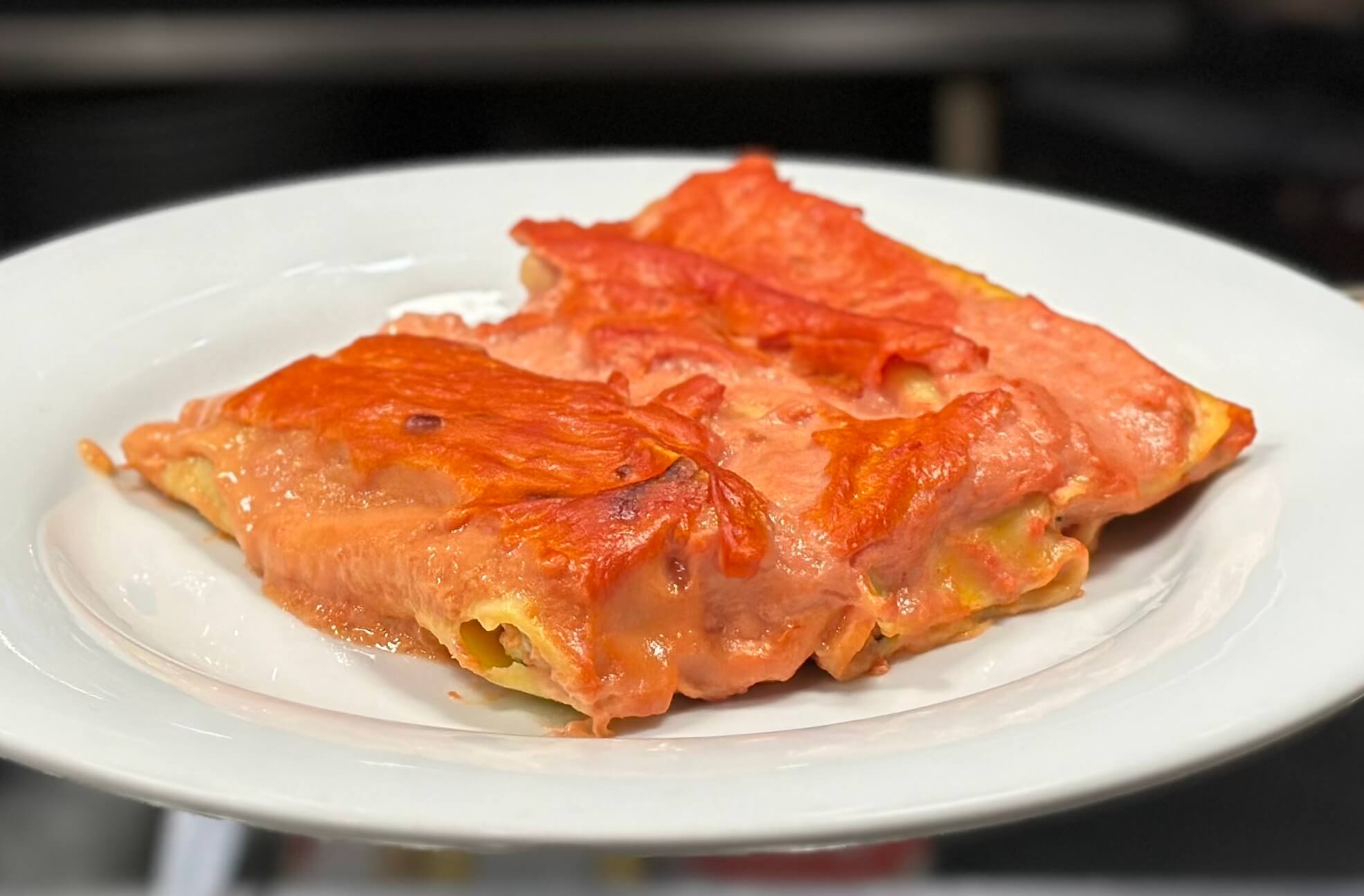 Cannelloni with spinach and ricotta cheese - Cooks  | Delivery in Monaco