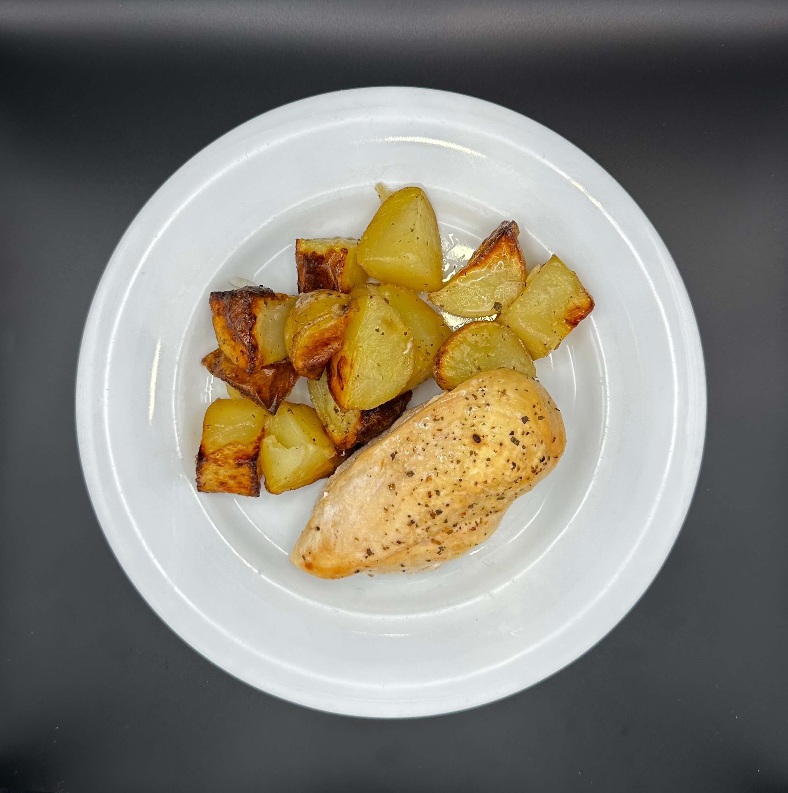Chicken breast with potatoes - Cooks | Delivery in Monaco