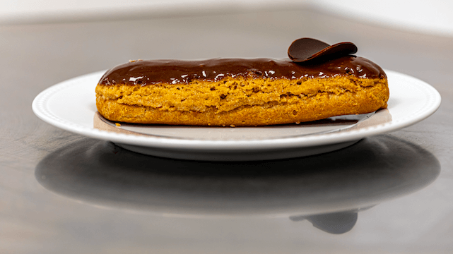 Dessert - Eclair au chocolat - Amore Mio | Livraison Sandwichs & Salades à Monaco, Cap-d'Ail & Beausoleil