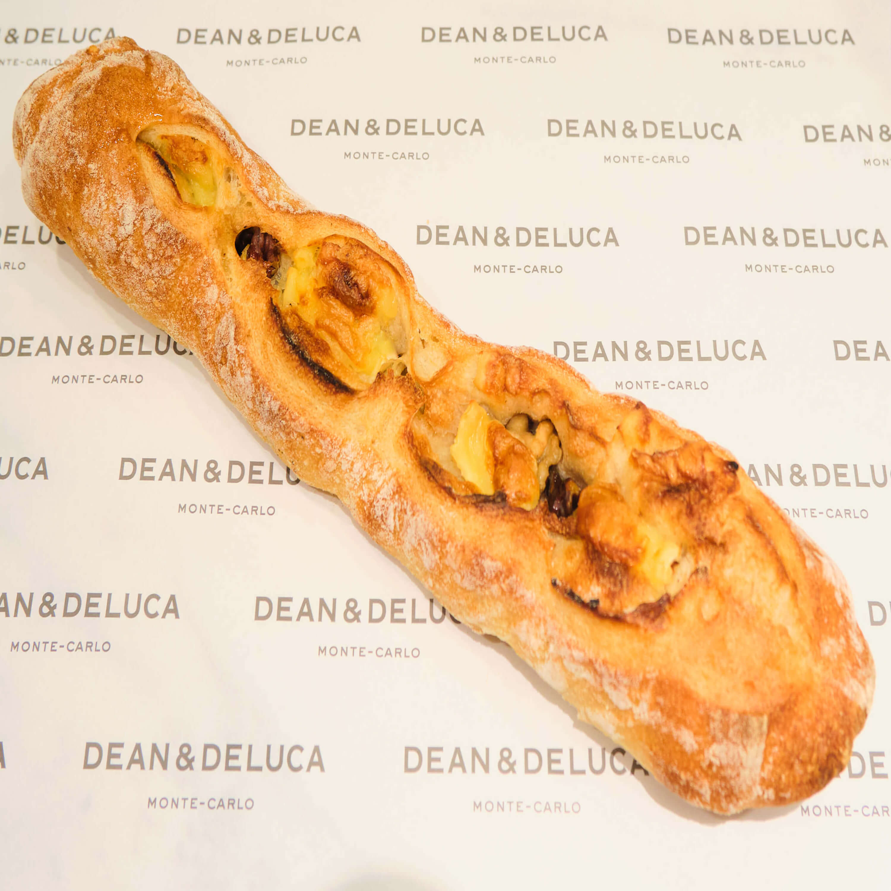 Fiselle Goat cheese with Honey and Walnuts - Dean & Deluca Monte-Carlo | Delivery in Monaco