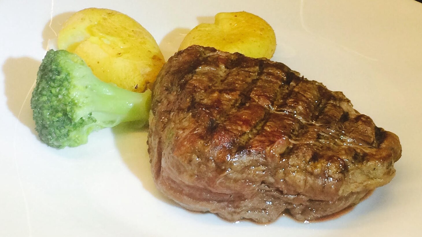 Grilled beef fillet