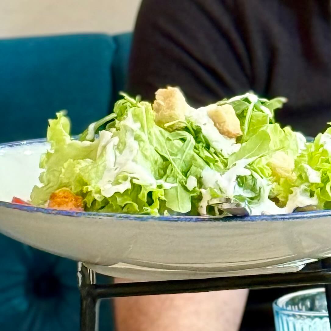 Insalata golosa di stagione - La Reginella | Italian Restaurant Delivery in Monaco