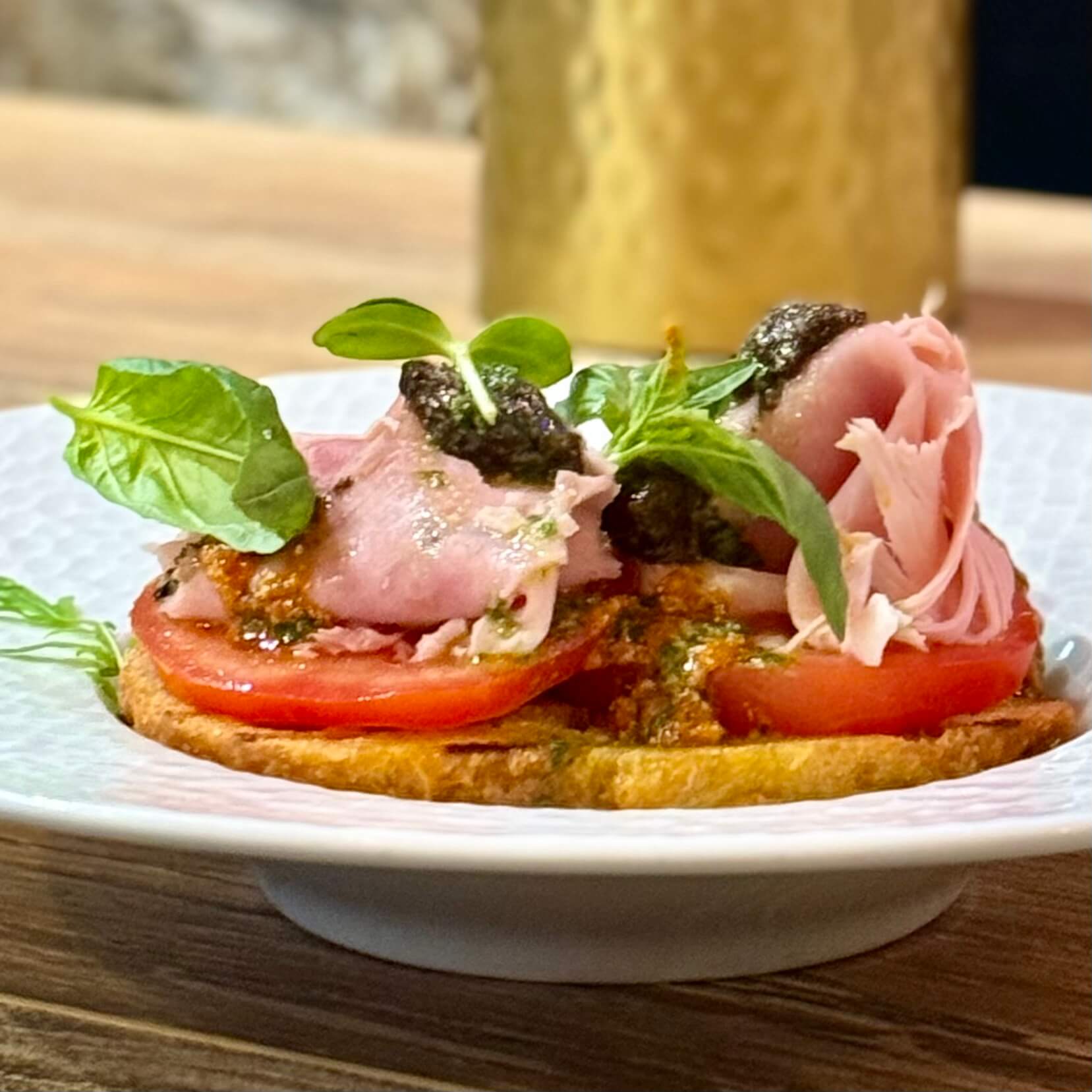 La Bruschetta al tartufo - La Reginella | Italian Restaurant Delivery in Monaco