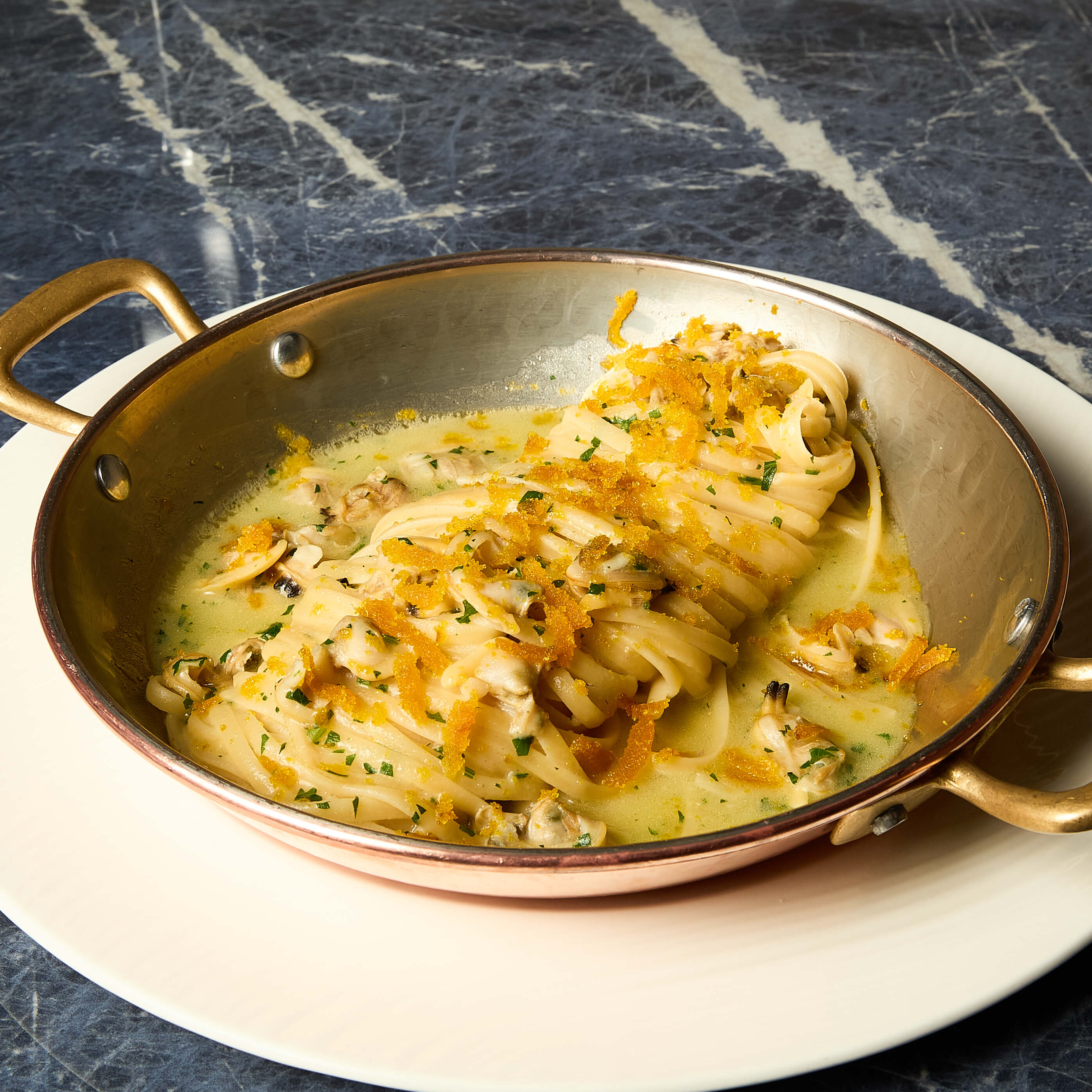 Linguine Palourdes et poutargue - Avenue 31 | Livraison Cuisine Méditerranéenne à Monaco