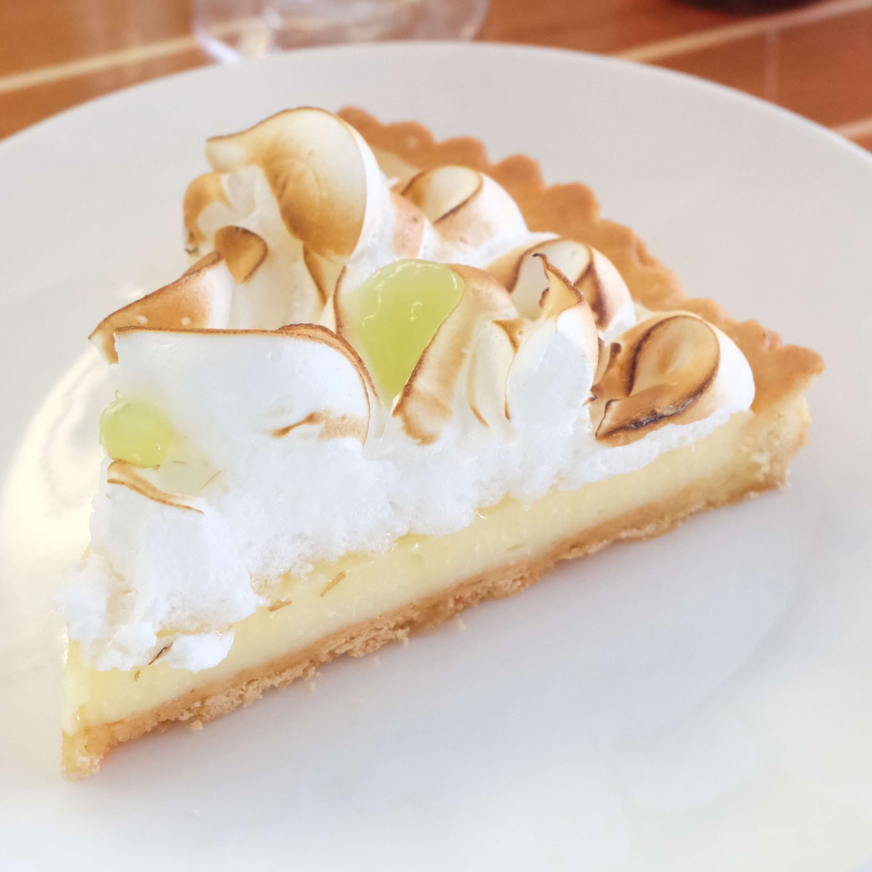 Meringue with lemon cream - La Saliere | Italian & Mediterranean Food Delivery in Monaco, Cap-d'Ail