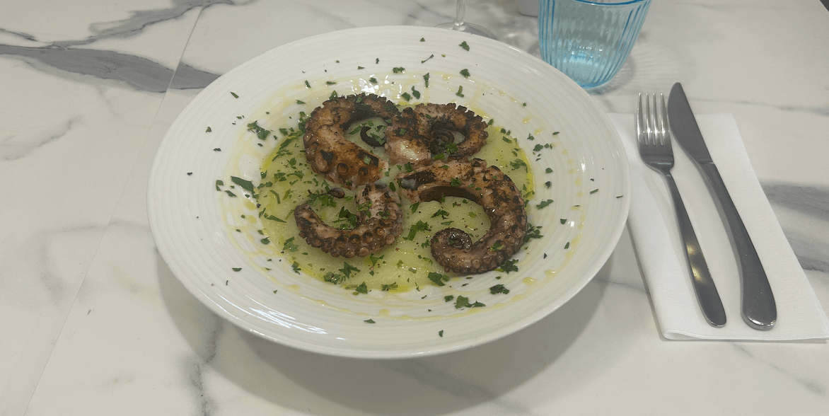 Octopus tentacles with mashed potatoes