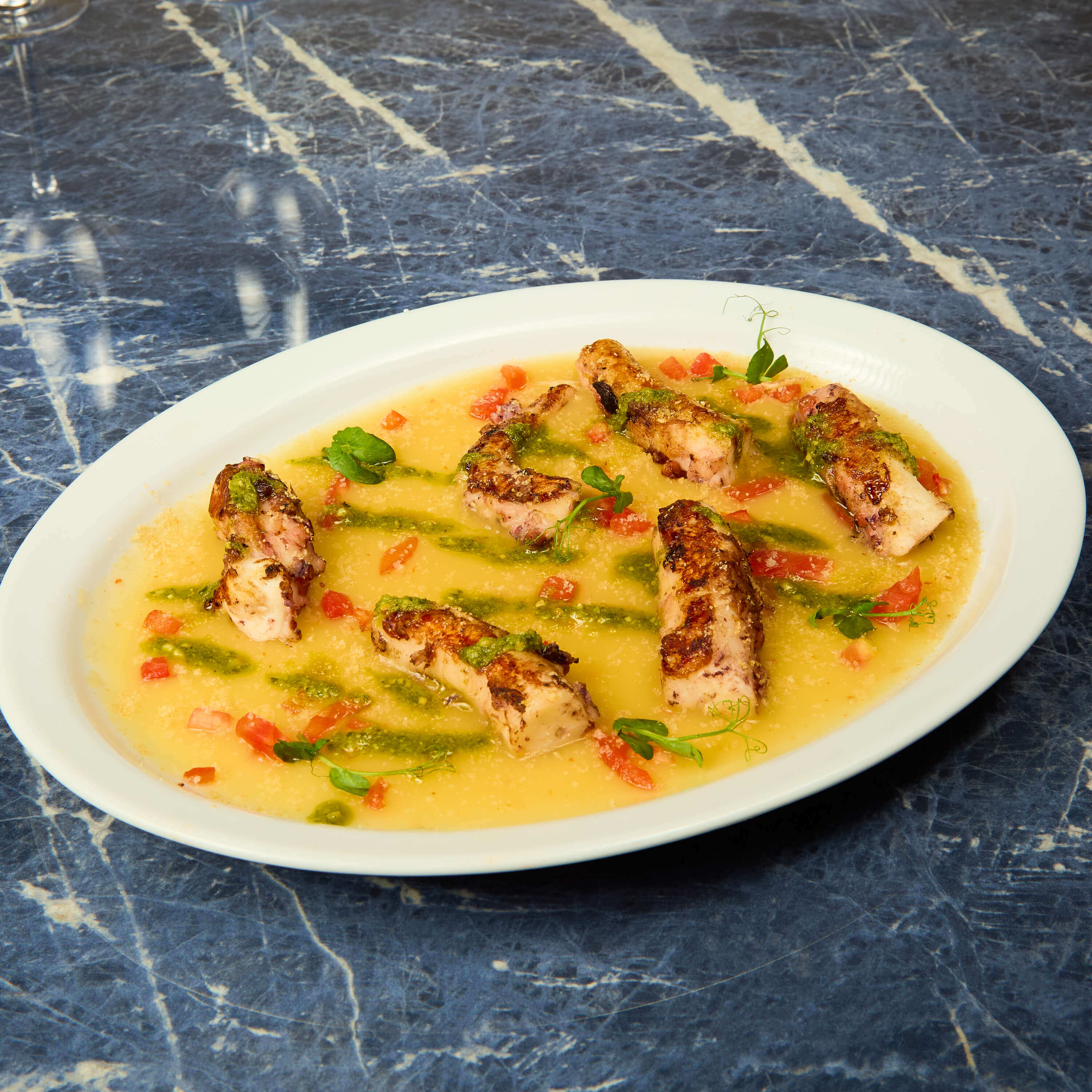 Poulpe poêlé sur crème de pomme de terre - Avenue 31 | Livraison Cuisine Méditerranéenne à Monaco