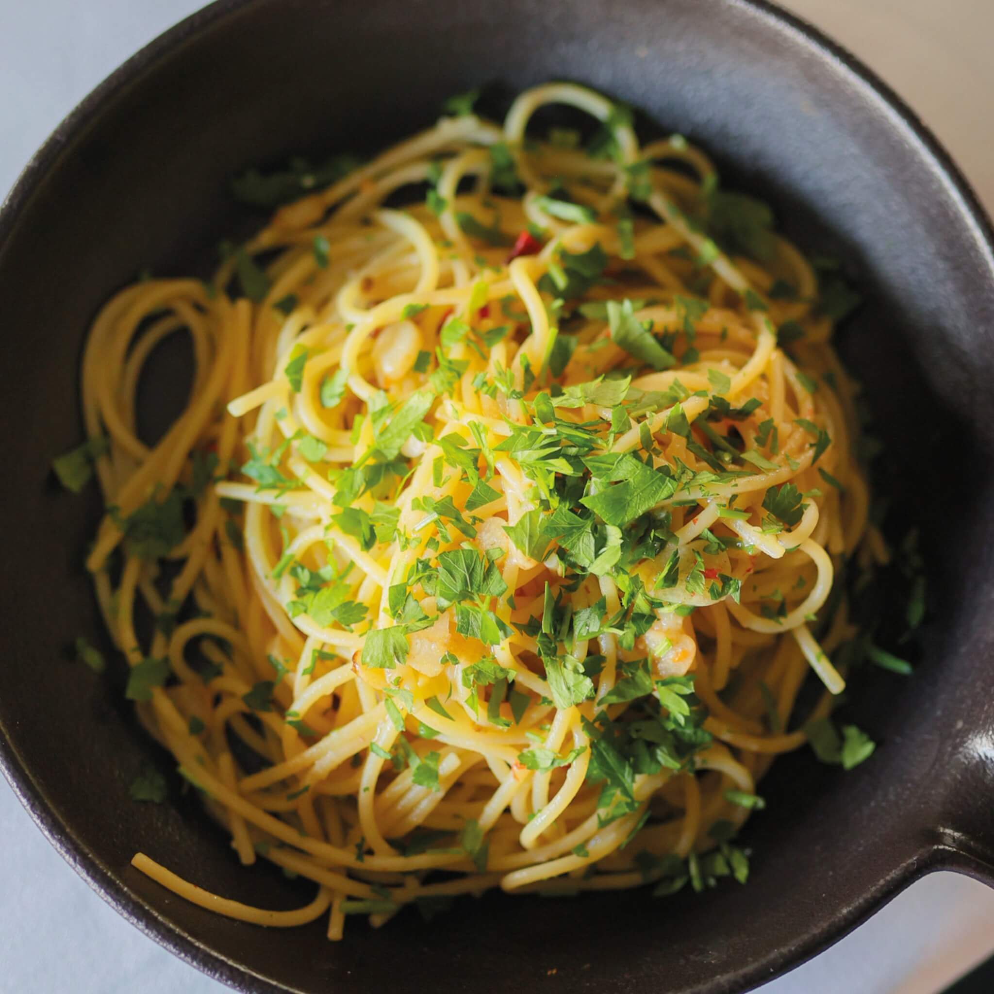 Pasta Aglio e olio - Mr Val by Il Calcio | Diverse Cuisine Delivery in Monaco, Cap-d'Ail & Beausoleil