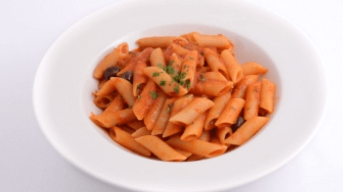 Penne with spicy tomato sauce - Bella Vita | Italian & French Cuisine Delivery in Monaco, Cap-d'Ail & Beausoleil