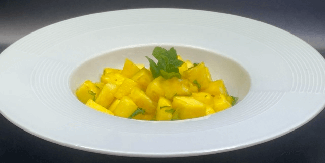 Pineapple salad Mojito style