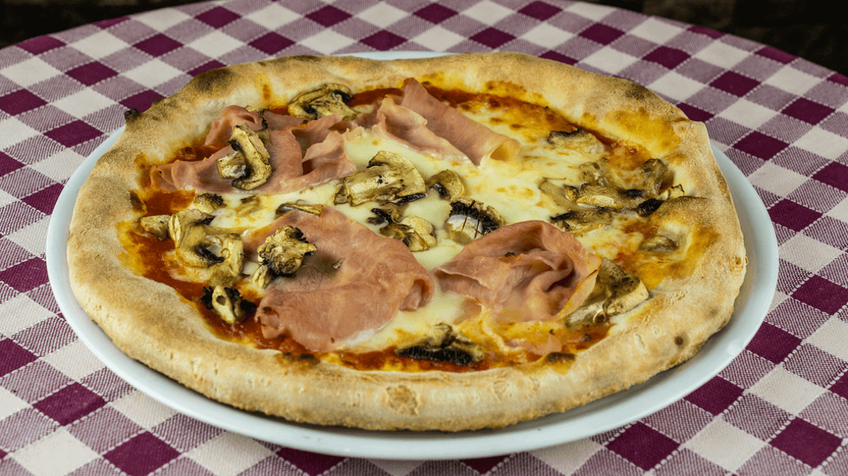 Pizza Amore Mio - Reine - Amore Mio | Livraison Sandwichs & Salades à Monaco, Cap-d'Ail & Beausoleil