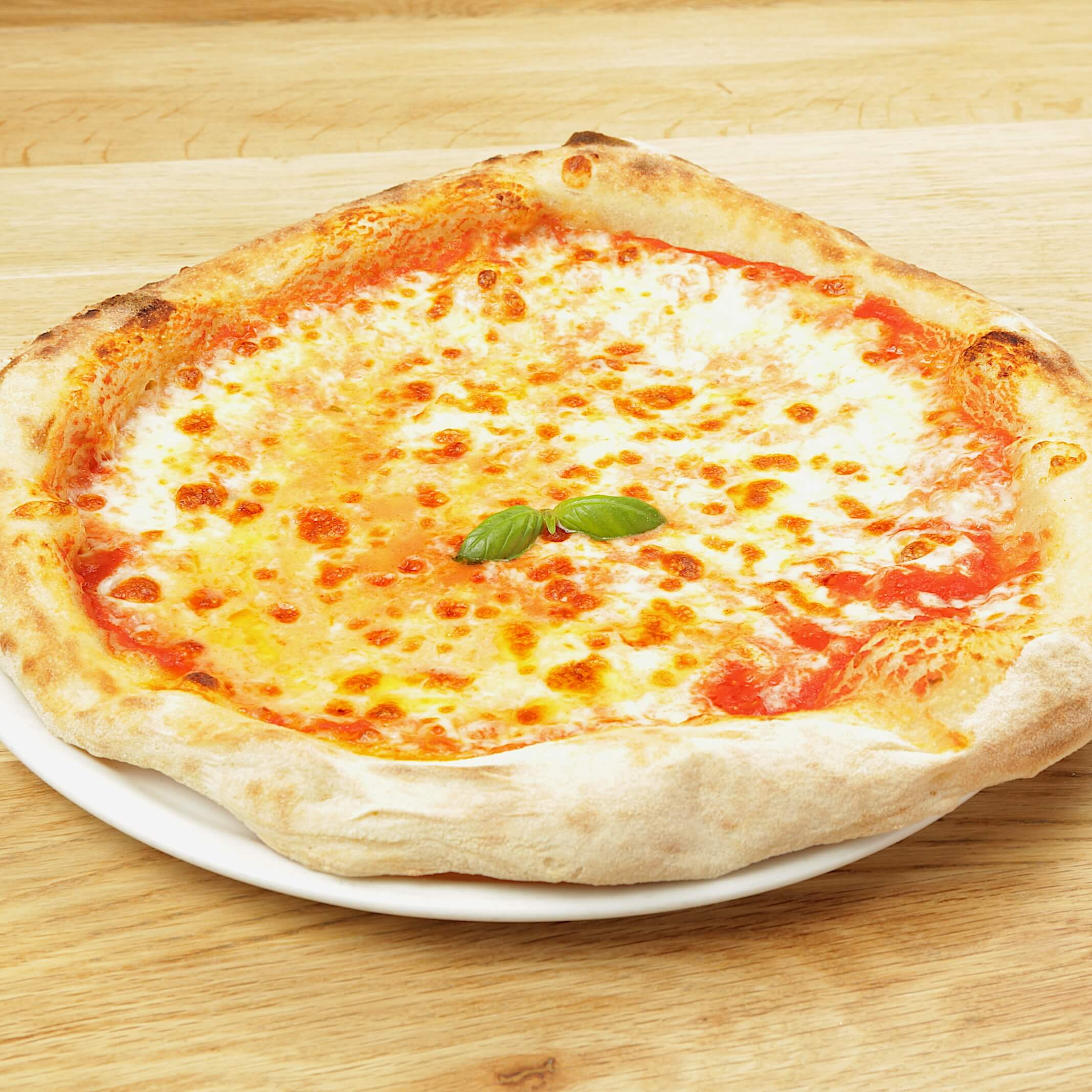 Pizza Marguerite - Bella Vita | Livraison Cuisine Italienne & Française à Monaco, Cap-d'Ail & Beausoleil