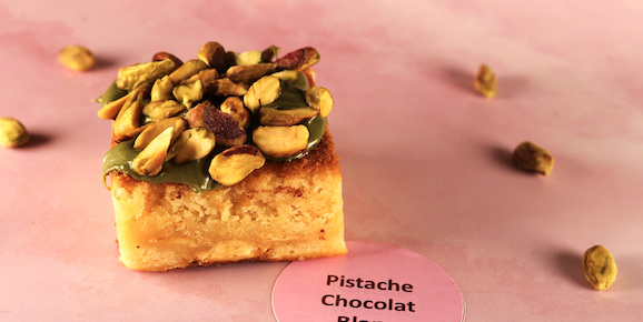 Queen of Brownies - Blondie White chocolate and pistachio