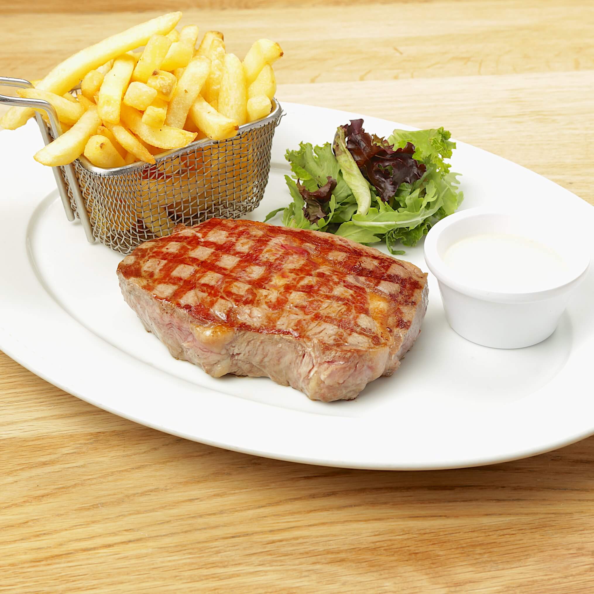 Entrecôte Grillée Black Angus 300gr et frites - Bella Vita | Livraison Cuisine Italienne & Française à Monaco, Cap-d'Ail & Beausoleil