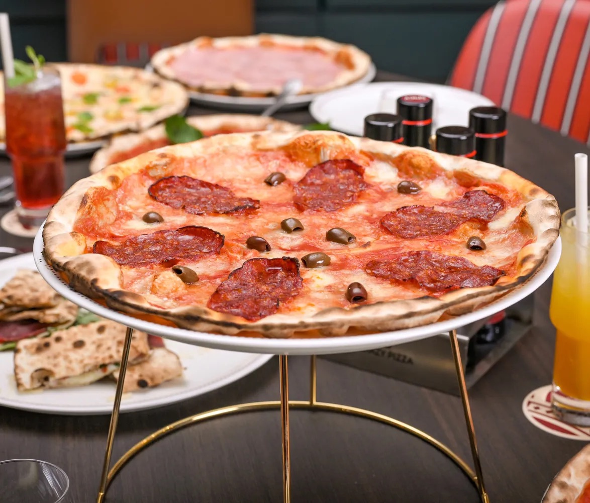 Salami and Gorgonzola - Crazy Pizza