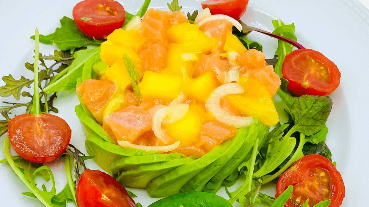 Tartare de saumon & avocat, salade verte - Amore Mio | Livraison Sandwichs & Salades à Monaco, Cap-d'Ail & Beausoleil
