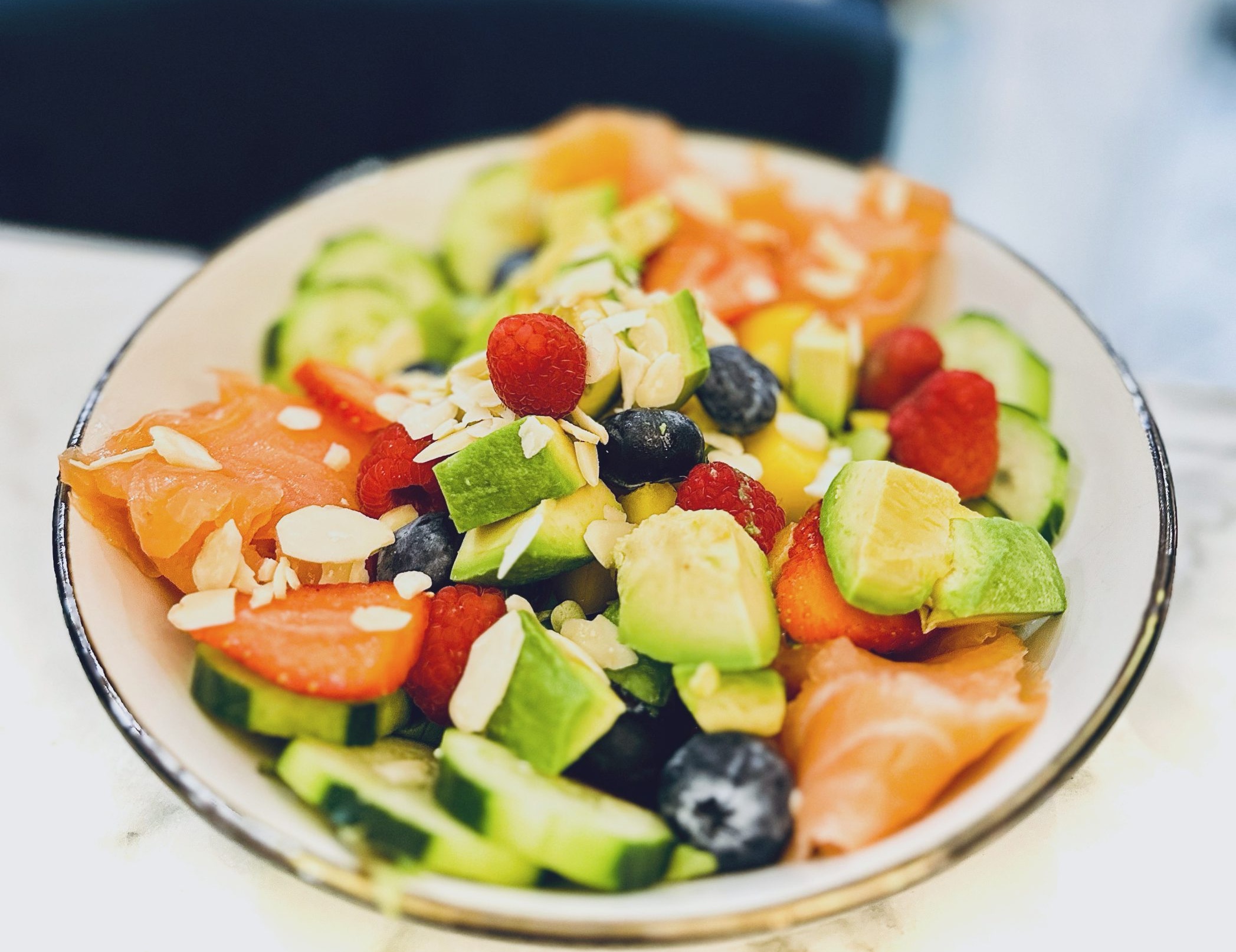 Salmon avocado bowl - Bubble Bar