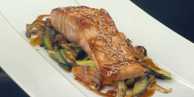 Salmon steak with sesame and Thai sauce 