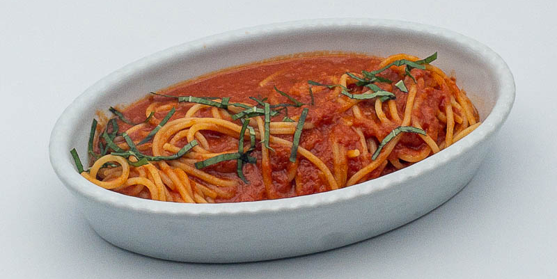 Spaghetti tomato and basil