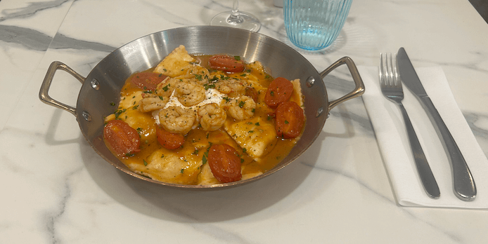 Stuffed ravioli lemon and ricotta with prawns