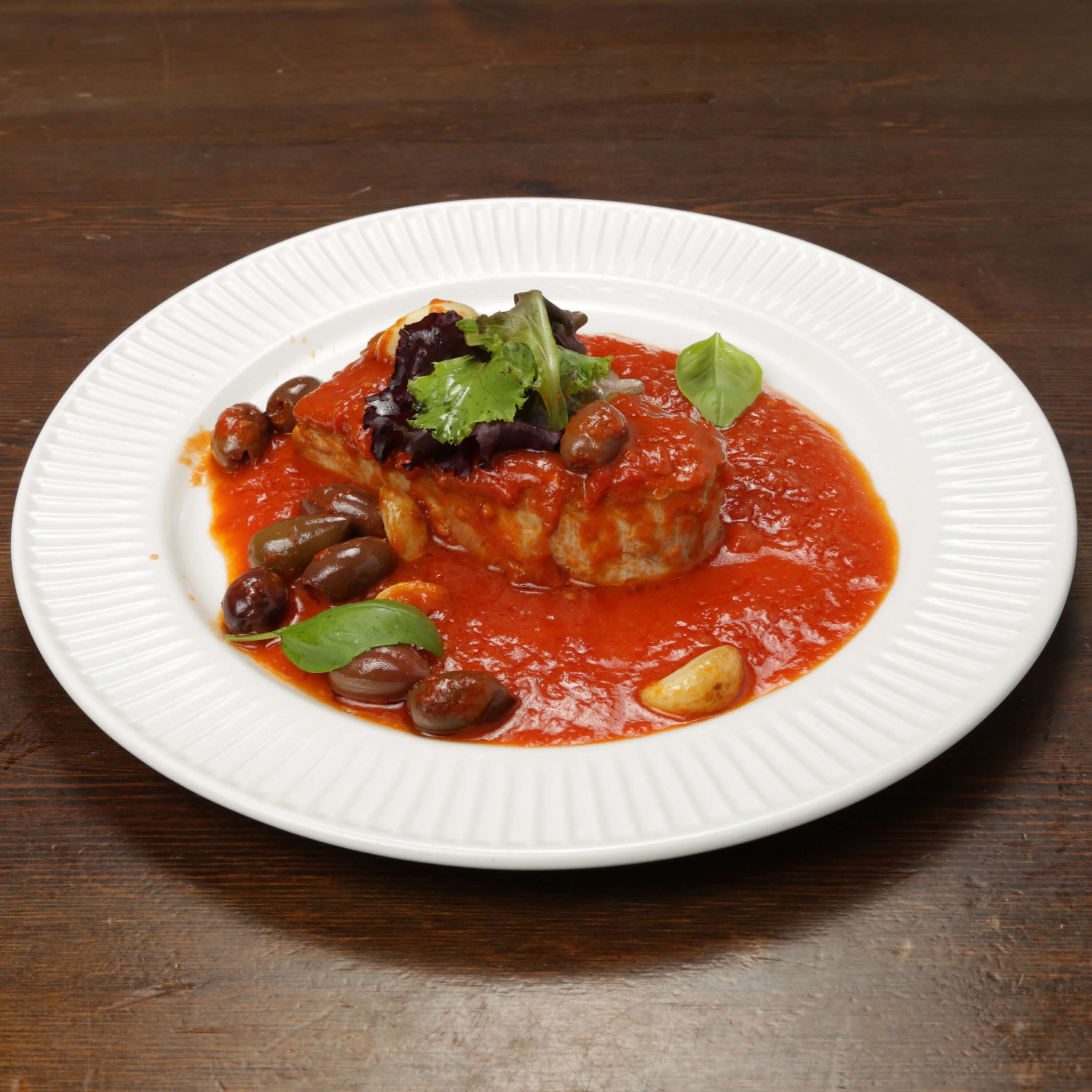 Tuna steak with tomatoes and olives - Prince Of Venice | Delivery in Monaco