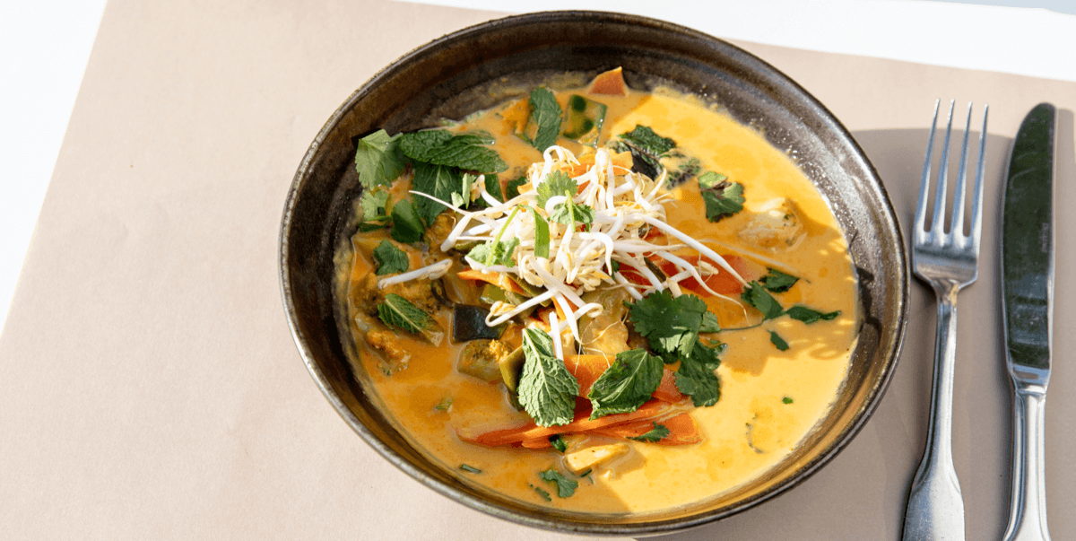 Yellow chicken curry